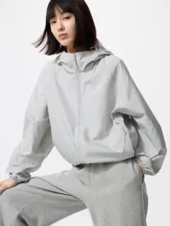 ユニクロ　ポケッタブルUVカットパーカ　ライトグレー　Mサイズ