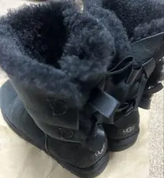 UGG ムートンブーツ　黒リボン
