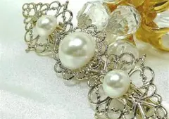 ラスト1点★新品未使用★p-11 ヘアクリップ パール調 透かし エレガント