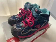 【美品】ニューバランス 703 キッズ スニーカー 19cm 2〜3回使用