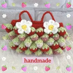 ♡苺モチーフ ラブリーカラー♥︎ ポーチ ペン・眼鏡・スマホケースなどに♡