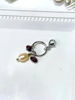 淡水パール と ガーネット の チャーム