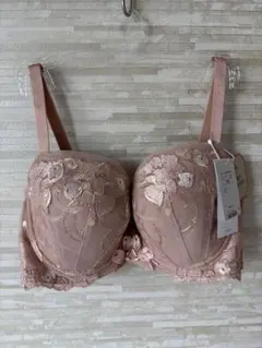 F80」トリンプ プレミアム レッドレーベル クリスマスローズの花 ブラジャー