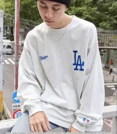 MLB ワッペン刺繍 ビッグシルエット長袖Tシャツ　セール　新品　ドジャースのサムネイル