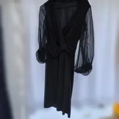 紺色のワンピースです