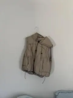 Kastane フード付きベージュダウンベスト