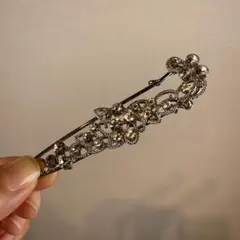 ストールピン ブローチ リーフモチーフ スワロフスキー キラキラ シルバー