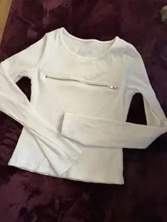 ホワイトリブ編み長袖トップス