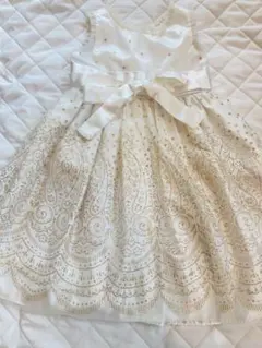 ホワイトドレス 金色刺繍 ウエストリボン付き