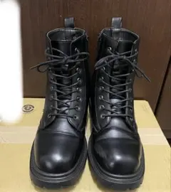 レザー風 ブラックブーツ ジッパー付き