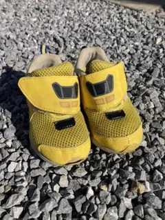 光る靴 スニーカー