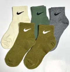少数限　ナイキNIKE ポイント　ゴロ　シンプル　スポーツ　スニーカー　ソックス