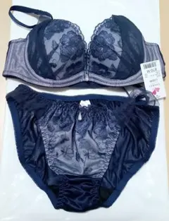 新品未使用　ネイビー ブラジャーショーツセット B70　M　チャーム付　チャーム