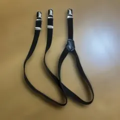 3 개의 클립 클로저가 달린 블랙 멜빵