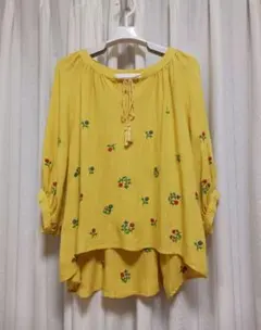 TITICACA 黄色 花柄刺繍 ポンチョ風 ブラウス 5分袖
