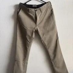 カーキ チノパン