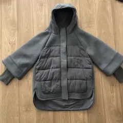 フード付きグレーのパッド入りジャケット