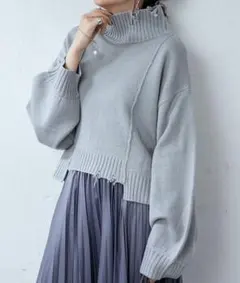 Discoat ダメージハイネックニット　ライトブルー