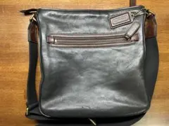 COACH ブラックレザーショルダーバッグ