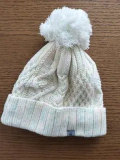 【正規品！新品未使用！】ESTIVOポンポン付きケーブル編みニットキャップ