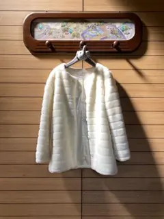 ホワイトファーコート ストライプデザインのサムネイル
