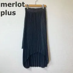 美品✨merlot plus ランダムアシンメトリープリーツヘムロングスカートのサムネイル