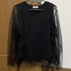 シースルー フリル付き 黒トップス