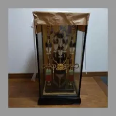 美品です。お正月に！破魔弓　日本の伝統的な飾り物 ガラスケース入りのサムネイル