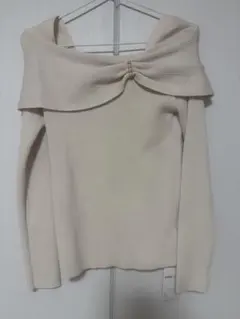 タイムセール早い者勝ち新品未使用タグ付きINGNIオフショルダーアイボリーニット