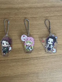 鬼滅の刃キーホルダー　ローソンコラボ　竈門炭治郎　甘露寺蜜璃　胡蝶しのぶ