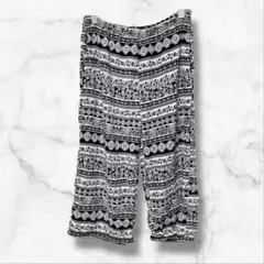 カジュアルストレートパンツ 総柄 個性的 薄手(M)ウエストゴム 7分丈 花柄