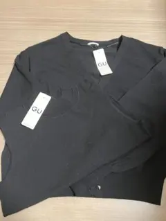 新品未使用 g uジーユー　メタルボタンカーディガン　ミニハイネックセーター黒