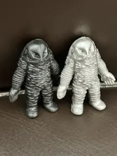 ウルトラマン怪獣消しゴム　 ザラブ星人　大　黒シルバー　2体セット 2025年最新】ザラブ星人→2体の人気アイテム - メルカリ