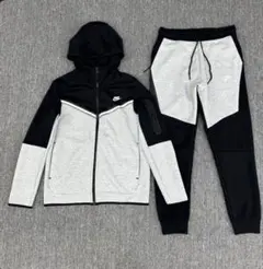 Nike テックフリース