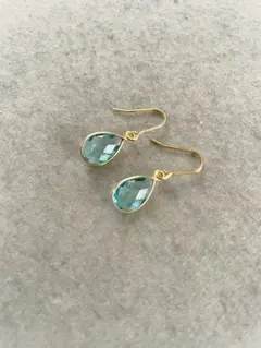 ブルーカラーピアス