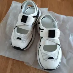 サンダルスニーカー