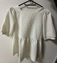 ホワイトフリルペプラムトップス