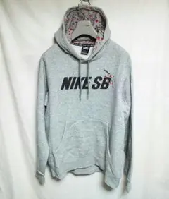 NIKE SBロゴパーカー