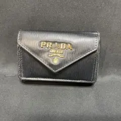 プラダ 三つ折り財布 金ロゴ サフィアーノ ヴィッテロ ネイビー　1507