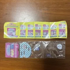 ちいかわ　サンリオ　レイヤーアクリルスタンド　ガチャ　【ちいかわ✖️シナモロール】