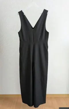 UNIQLO ブラック Vネック サロペット S