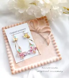 NEW　オーロラに煌めく蝶々とお花のピアス・イヤリング