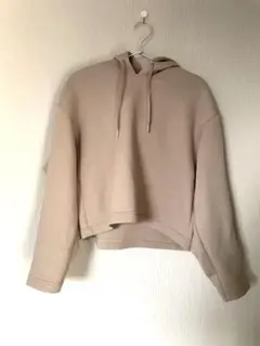 美品！ベージュ フード付き クロップドパーカー