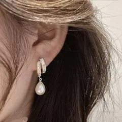 新品 パール×シェル風 ゴールドピアス 上品 きれいめ 揺れデザイン