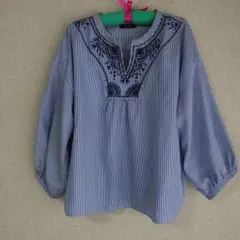 刺繍ブラウス