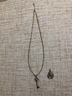 シルバー 鍵モチーフ ネックレス クリスタル