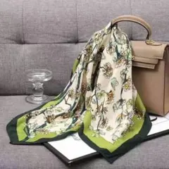 花と蝶柄 スカーフ バンダナ グリーン 約：70cmx 70cmのサムネイル