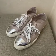 Feroux メタリックトゥ ピンクスニーカー