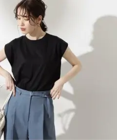 【きれいめ】タックショルダーTシャツ　ノースリーブ　ブラウス　オフィスカジュアルのサムネイル