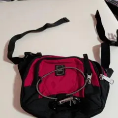 ナイロン製ショルダーバッグ 黒/赤